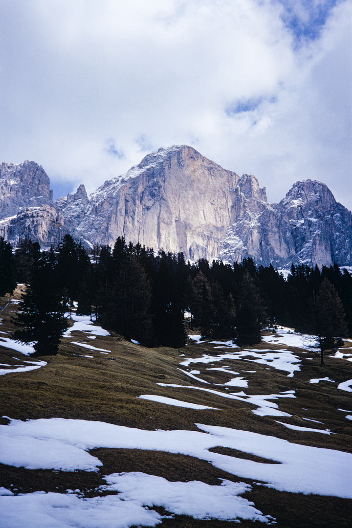 Früh im Jahr in den Dolomiten (Dia von 1973, gescannt)