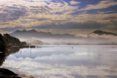 -Früh Morgens am Fjord-