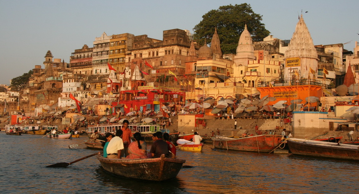 früh morgens am Ganges in Varanasi