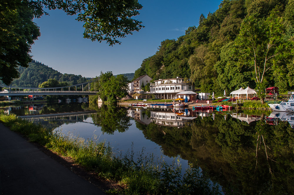 Früh morgens an der Lahn.