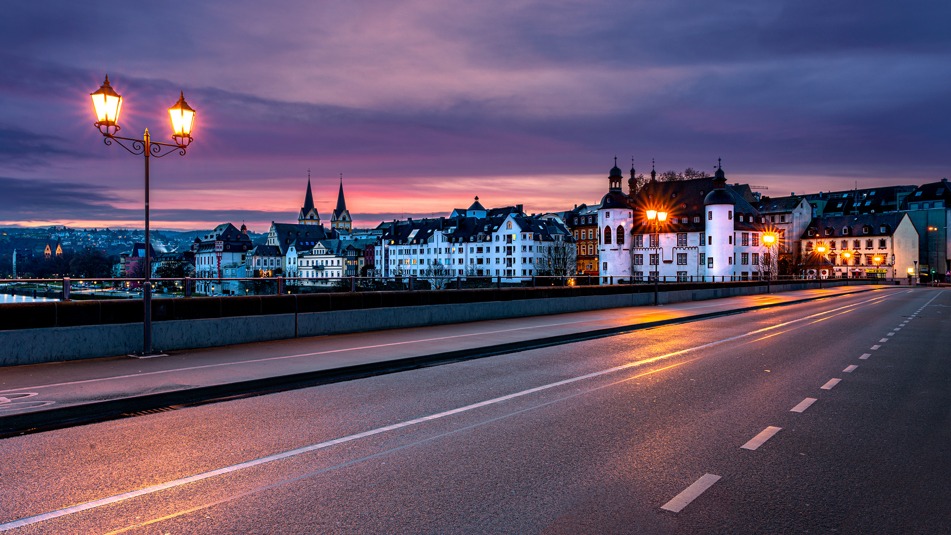 Früh Morgens auf der alten Moselbrücke