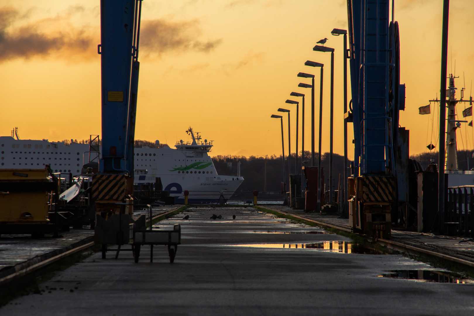 Früh morgens auf der Lindenau Werft...