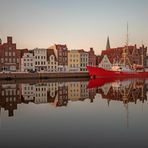 Früh morgens beim Sonnenaufgang in Lübeck