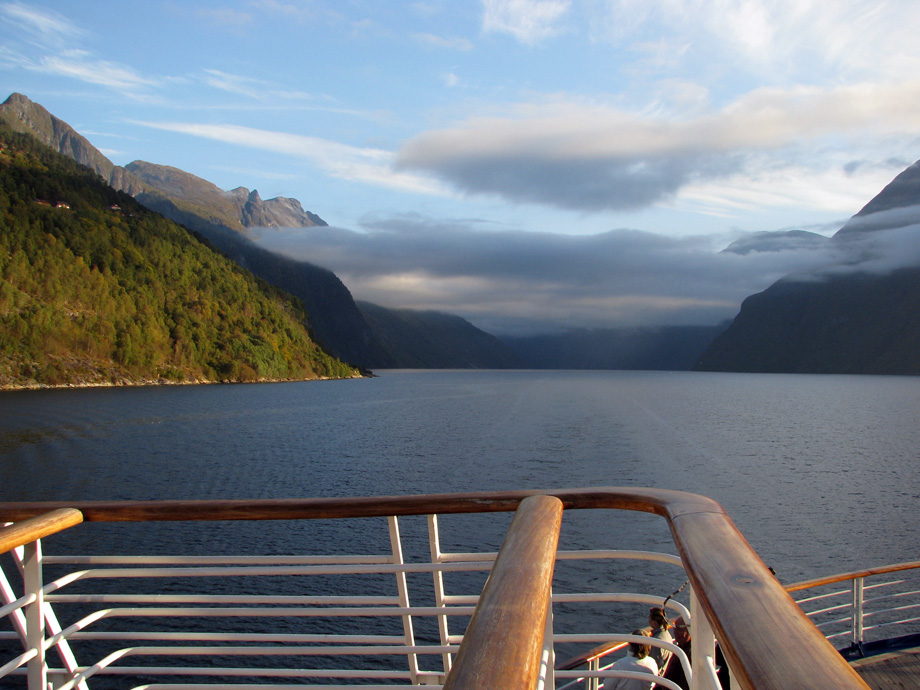 Früh morgens im Fjord