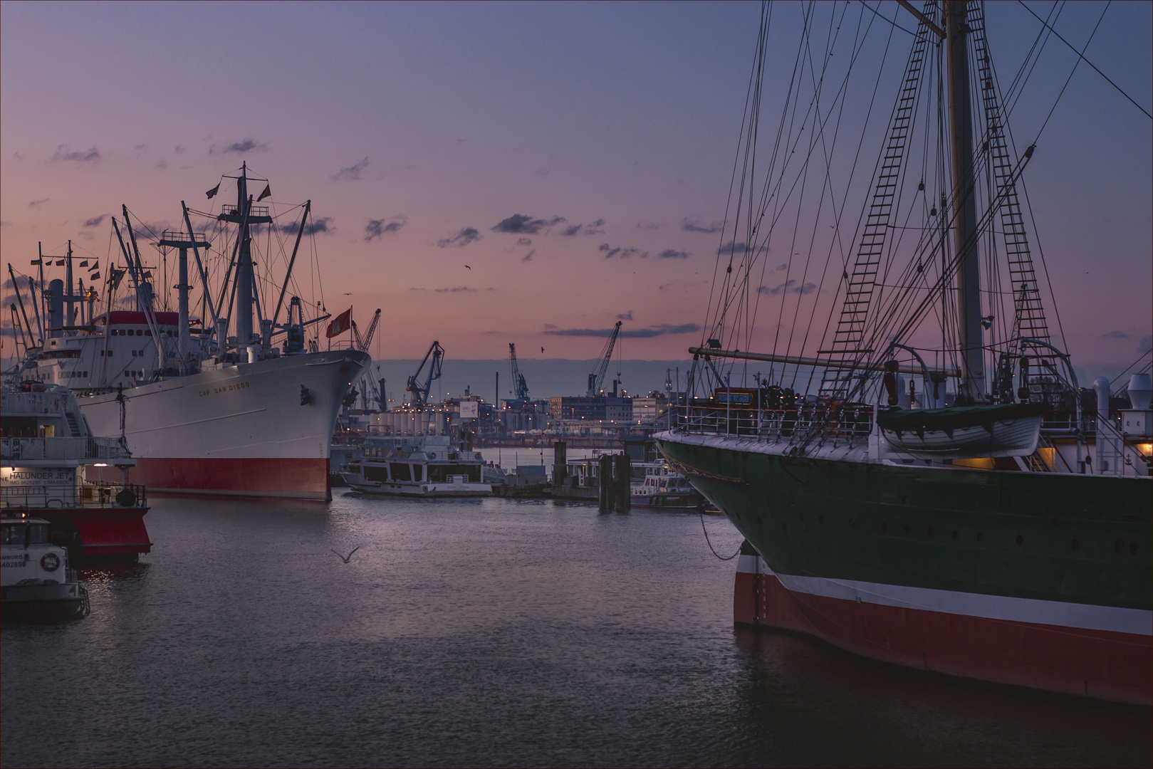 Früh morgens im Hafen*