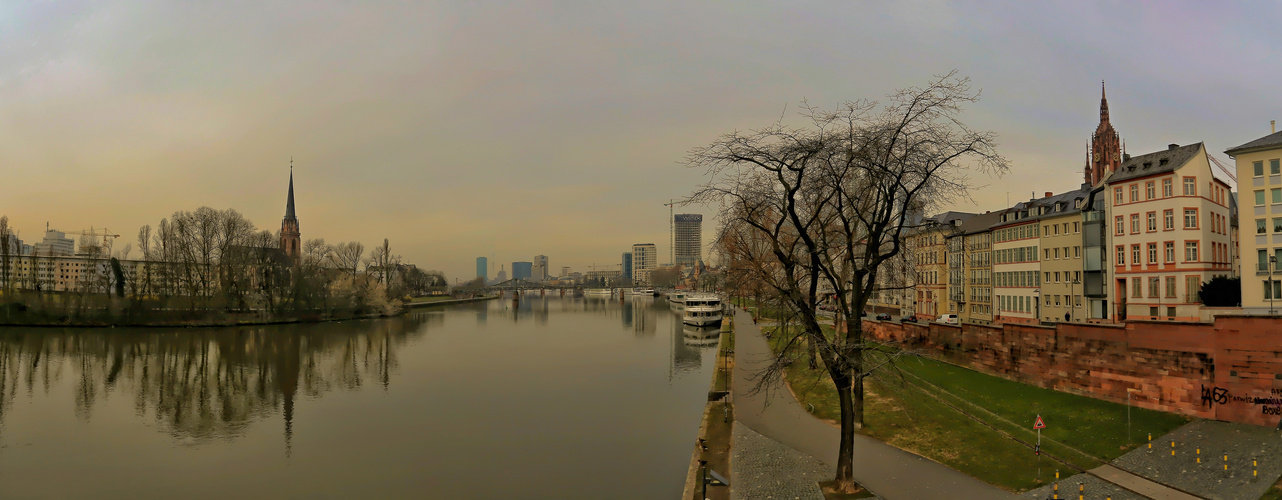 früh morgens in Frankfurt