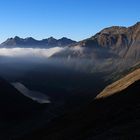 Früh morgens über dem Stausee