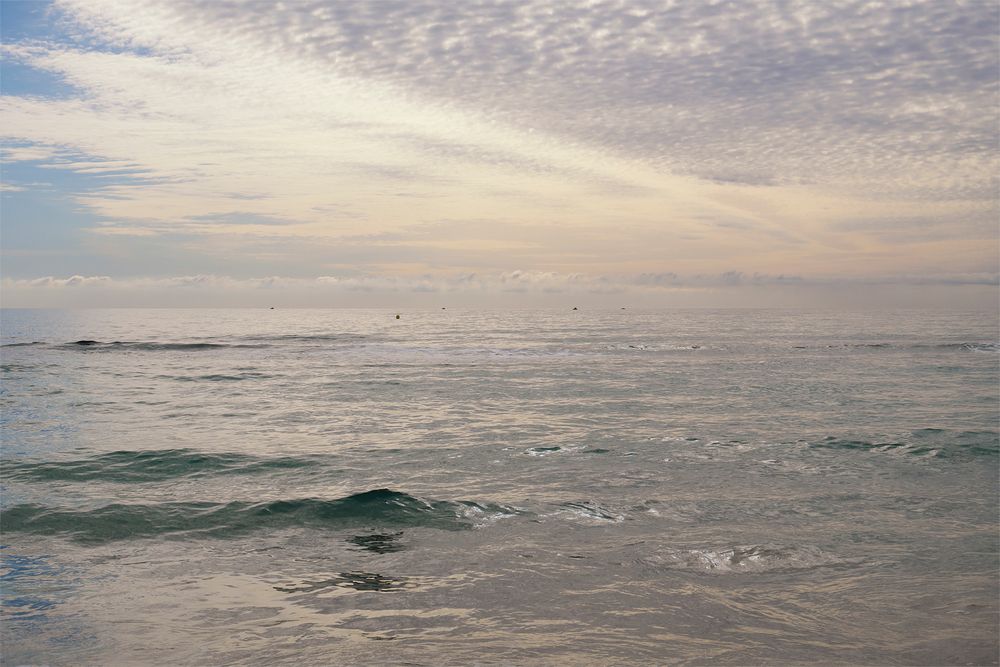 früh morgens zu einem Käffchen ans Meer