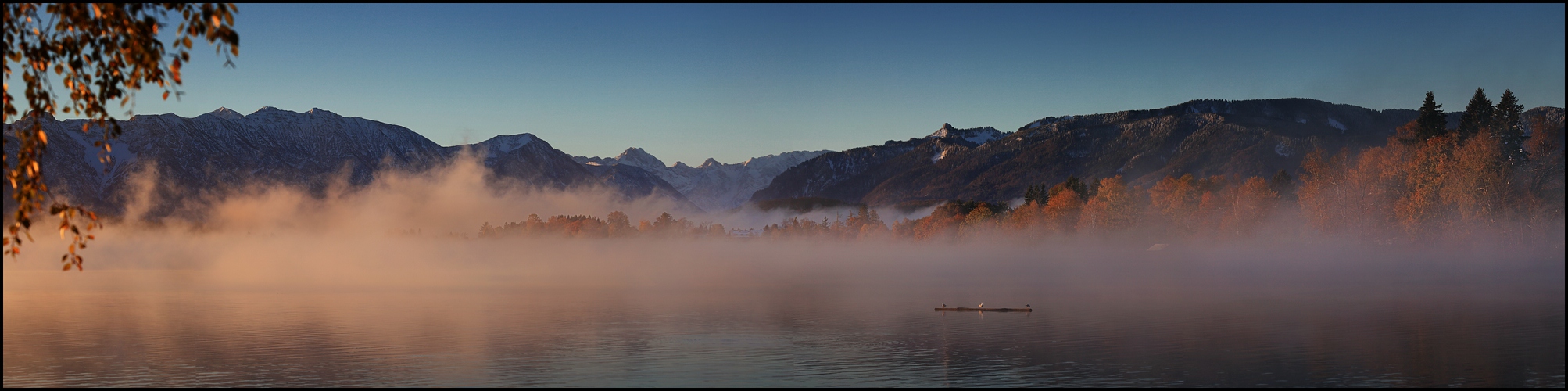 ~ Früher Herbstnebel am See ~