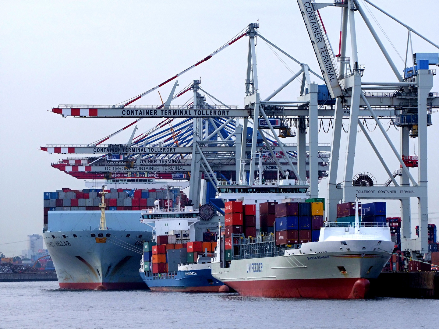 Früher Morgen im Hafen Hamburg