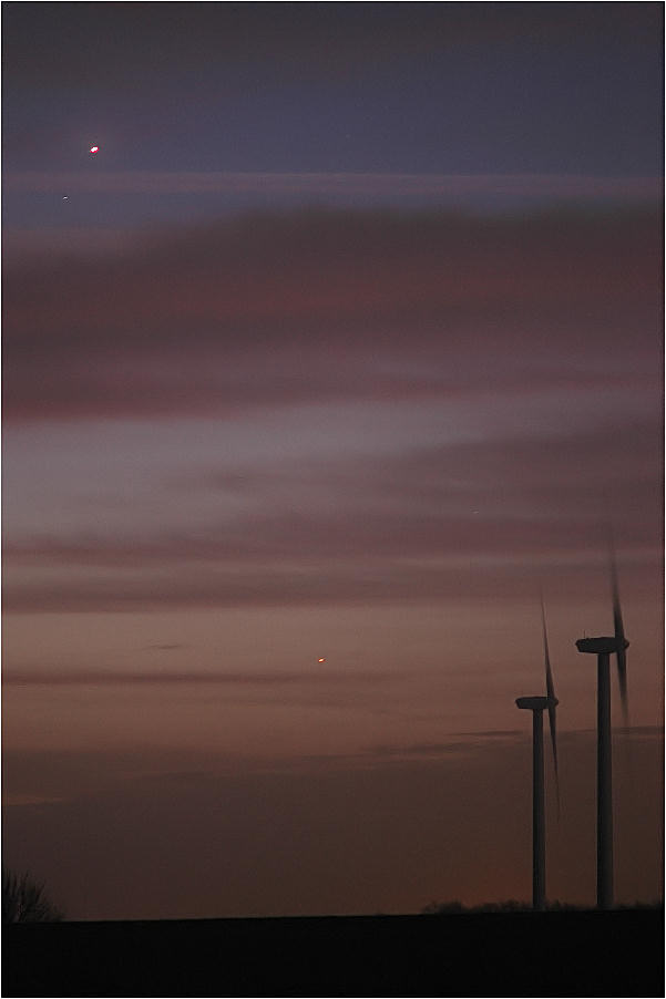 Früher Morgen mit Jupiter in einer Wolkenlücke