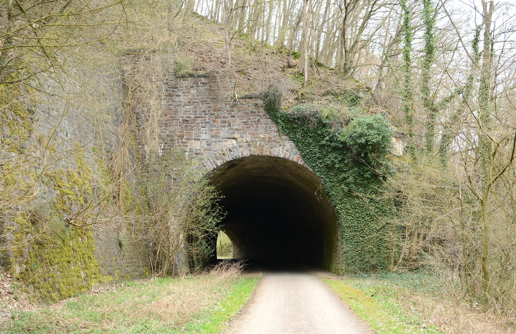 Früher war das mal eine Eisenbahnstrecke-heute ist es ein Fahrradweg