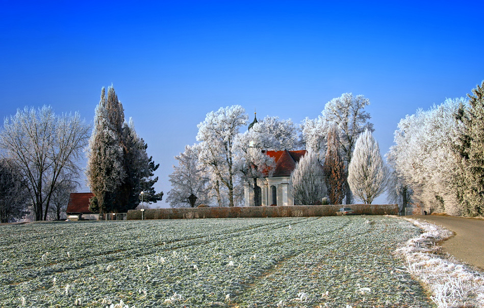 früher wußten nicht alle, daß es besser ist, die kirche im dorf zu lassen.