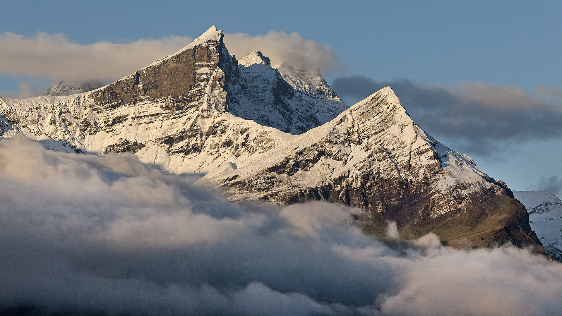 Frühes Morgenlicht auf dem Garzen und dem Wandelhorn