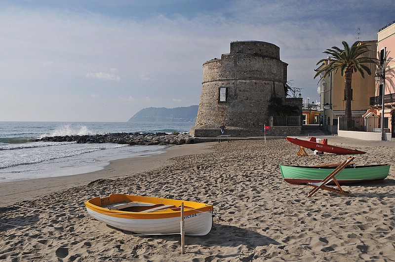 Frühherbst am Strand von Alassio