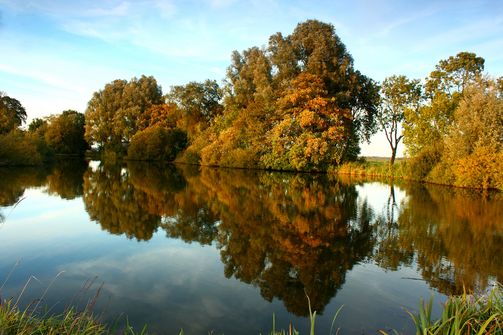 Frühherbst im Spiegel