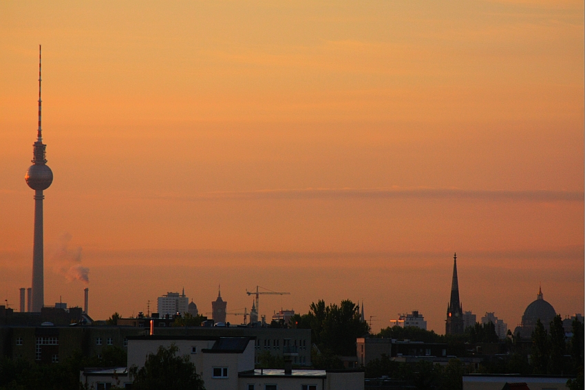 Frühherbst-Morgen über Berlins City