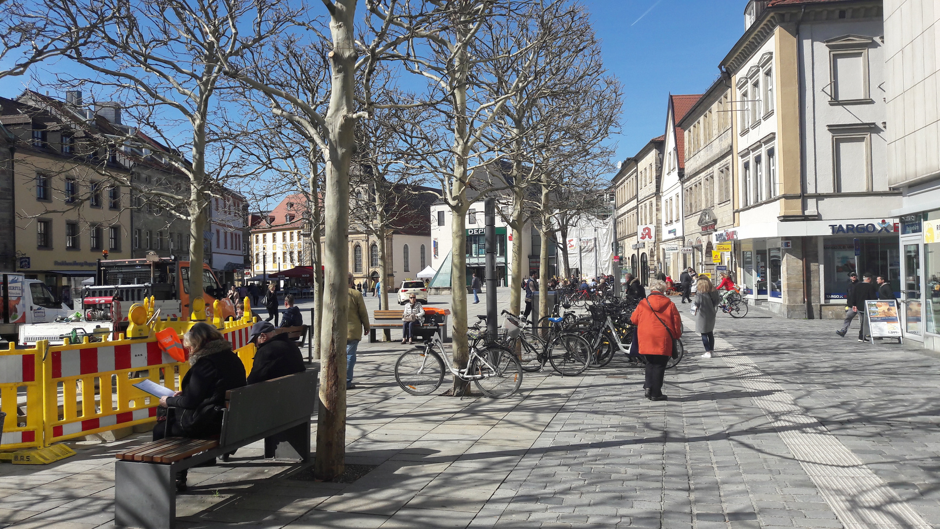 Frühjahrsbeginn in Bayreuth auf dem Marktplatz