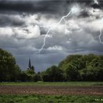 Frühjahrsgewitter über Leuth am linken Niederrhein ....