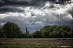 Frühjahrsgewitter über Leuth am linken Niederrhein ....