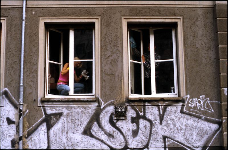 Frühjahrsputz auf der Schönhauser Allee (berlin)