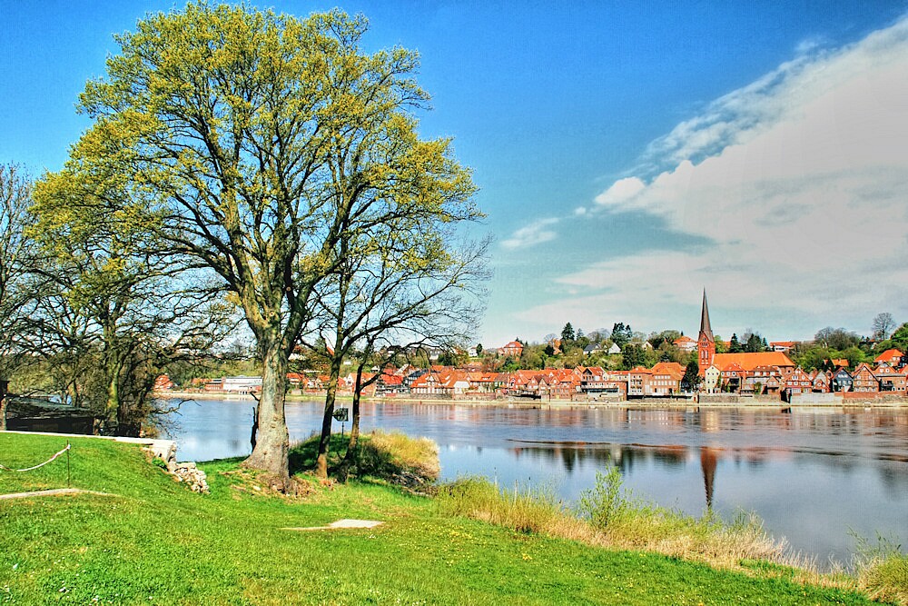 Frühling am Fluss