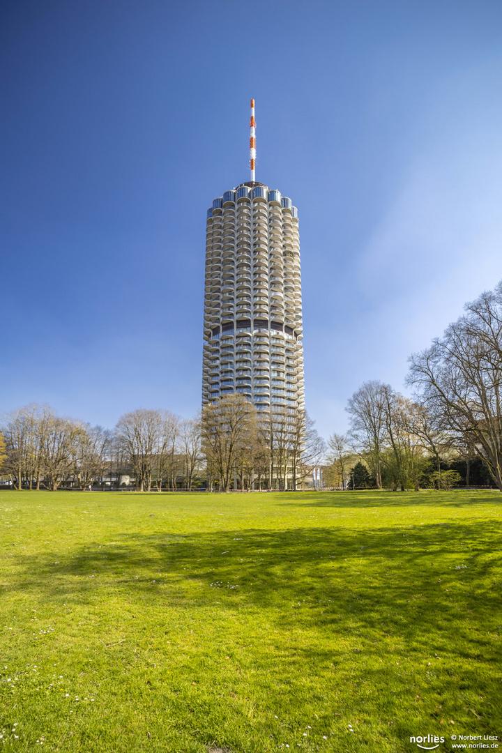 Frühling am Hotelturm