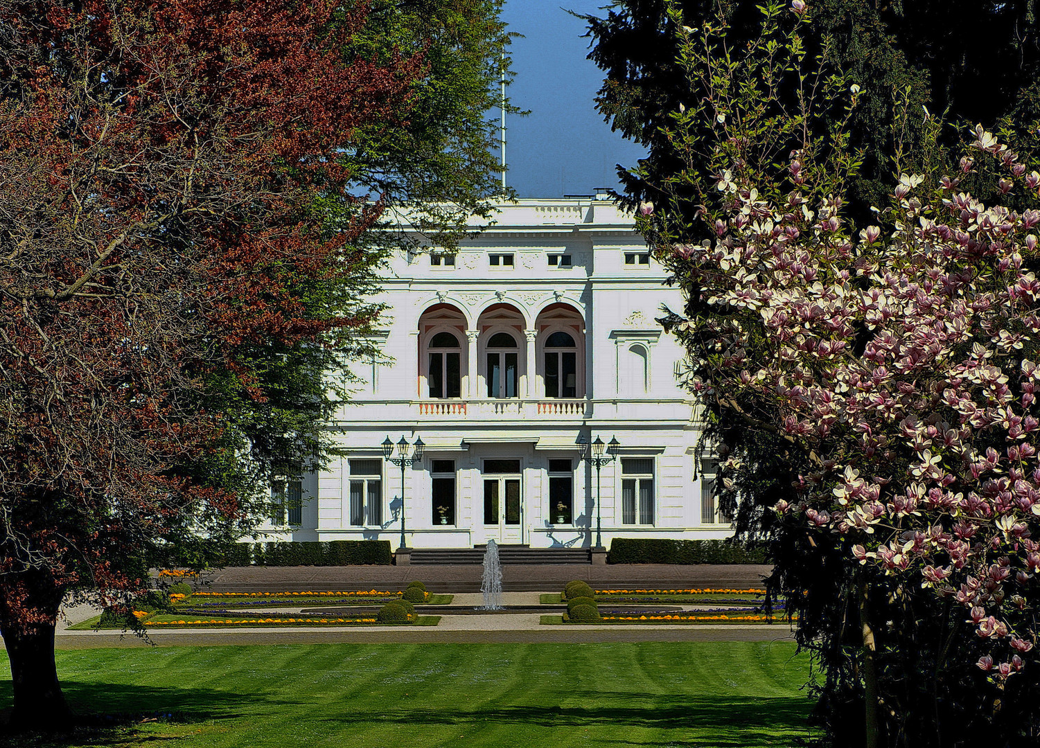 Frühling am Palais Schaumburg