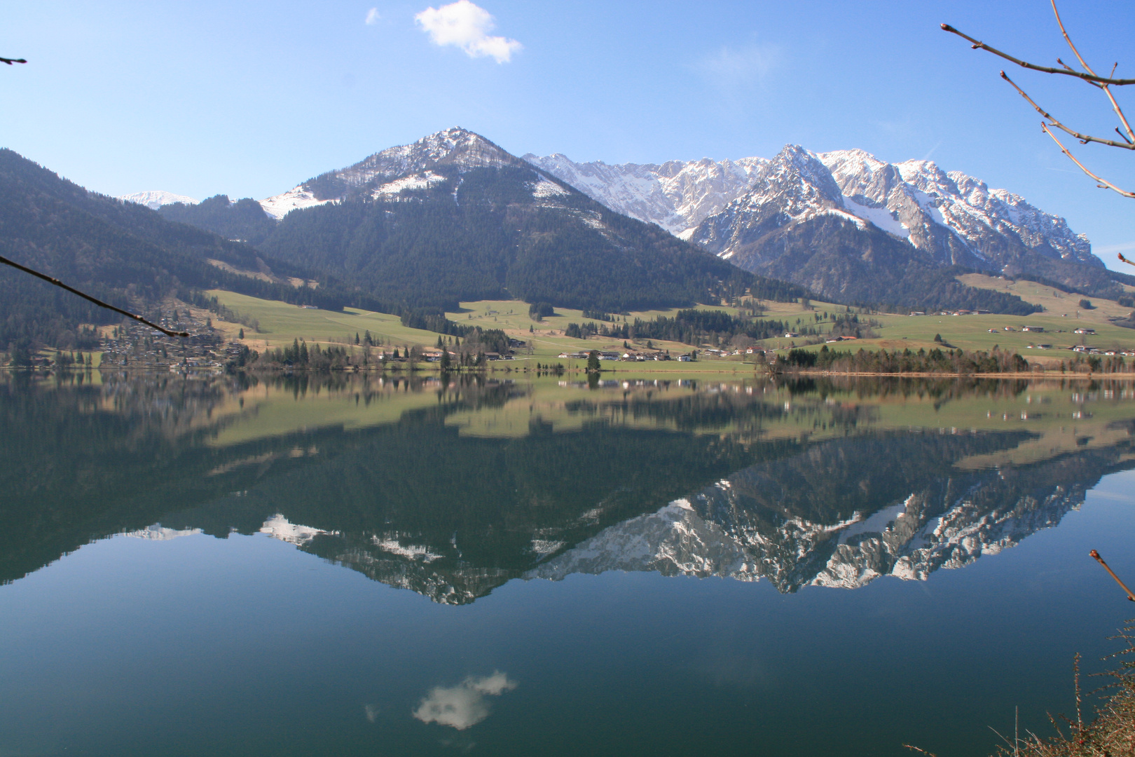 Frühling am Walchsee in Österreich