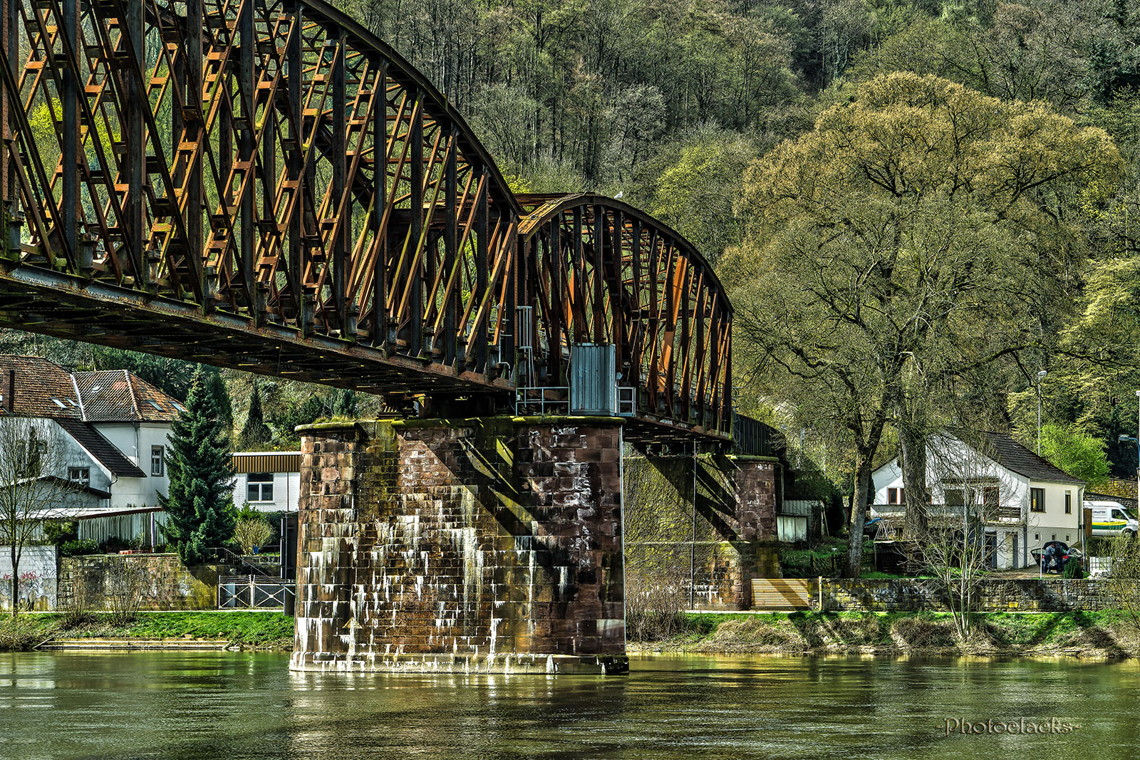 Frühling am Weserfluss