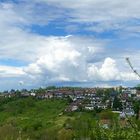 Frühling bei  Regenwolken , Sonne und Wind 