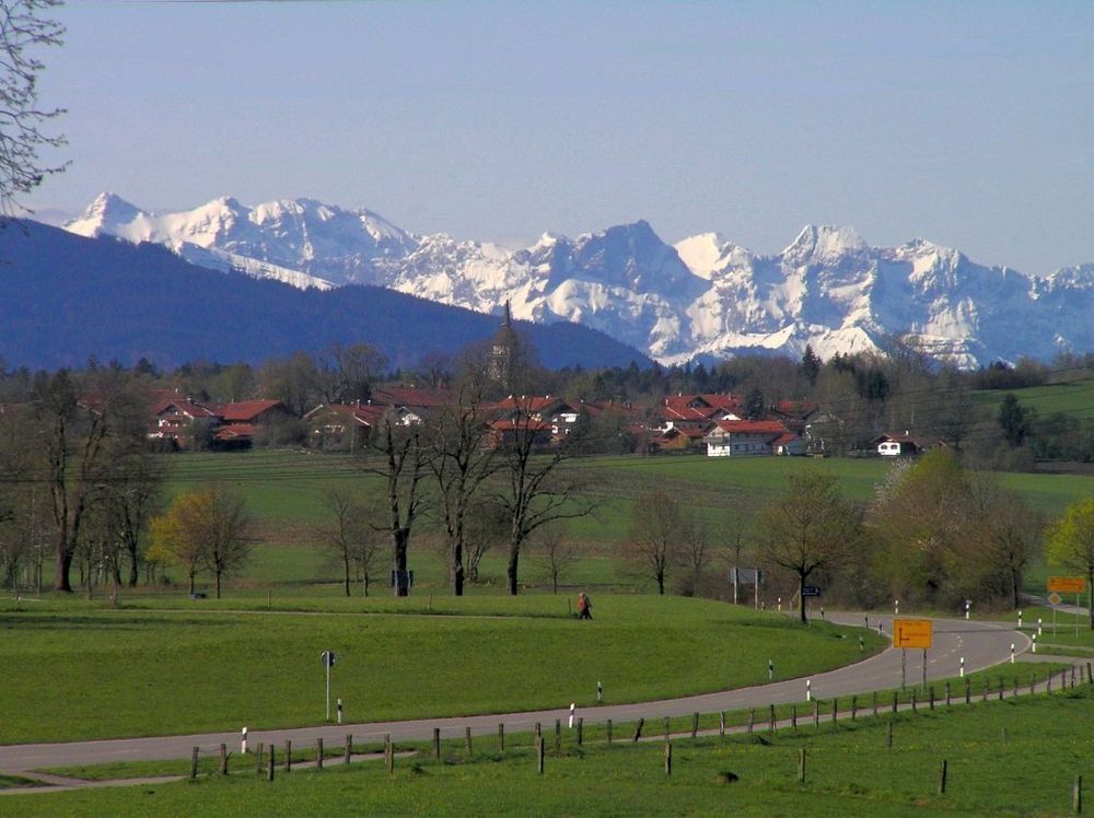 Frühling im Alpenvorland von Fritz Schenk 