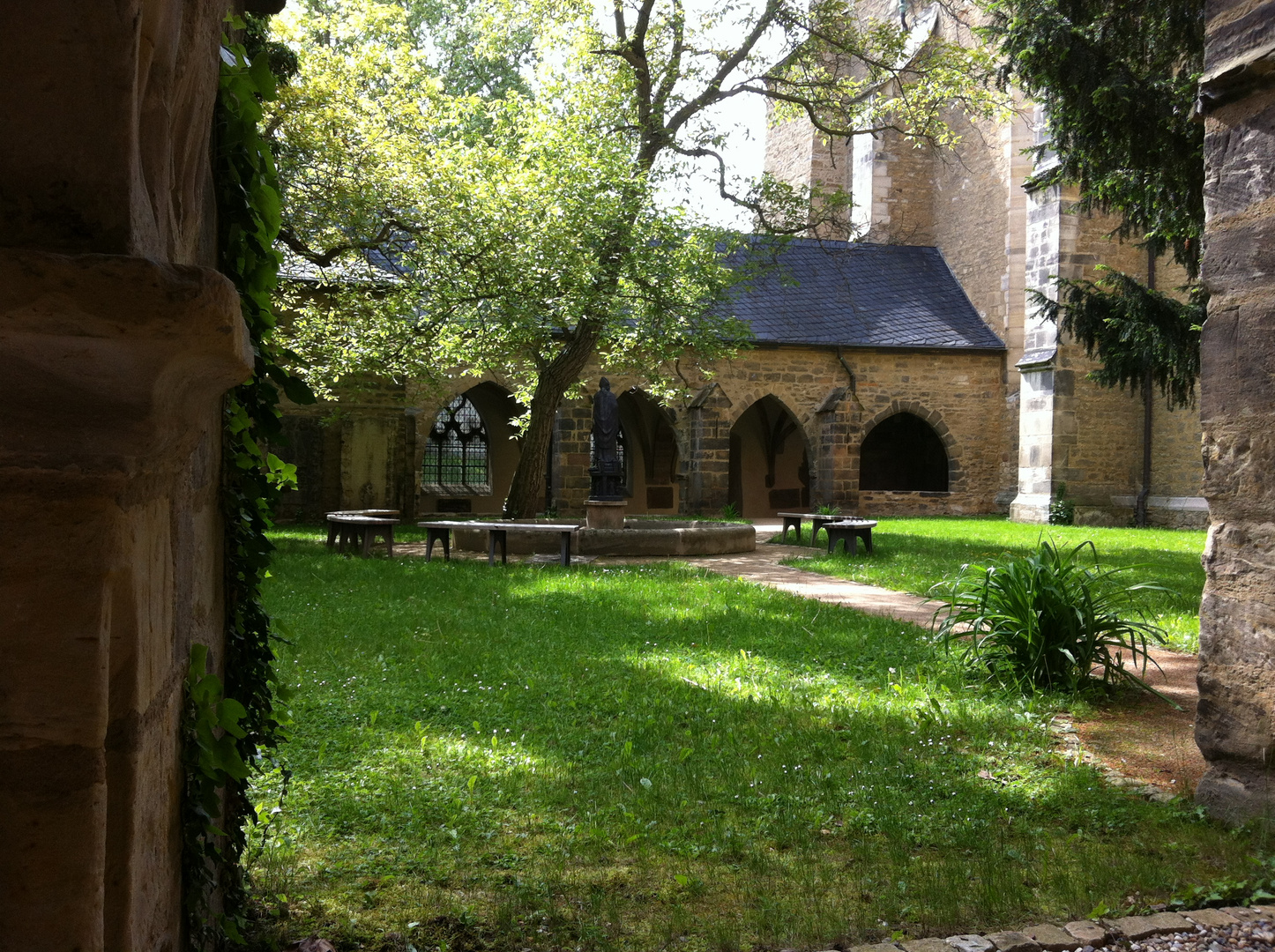 Frühling im Kreuzgang