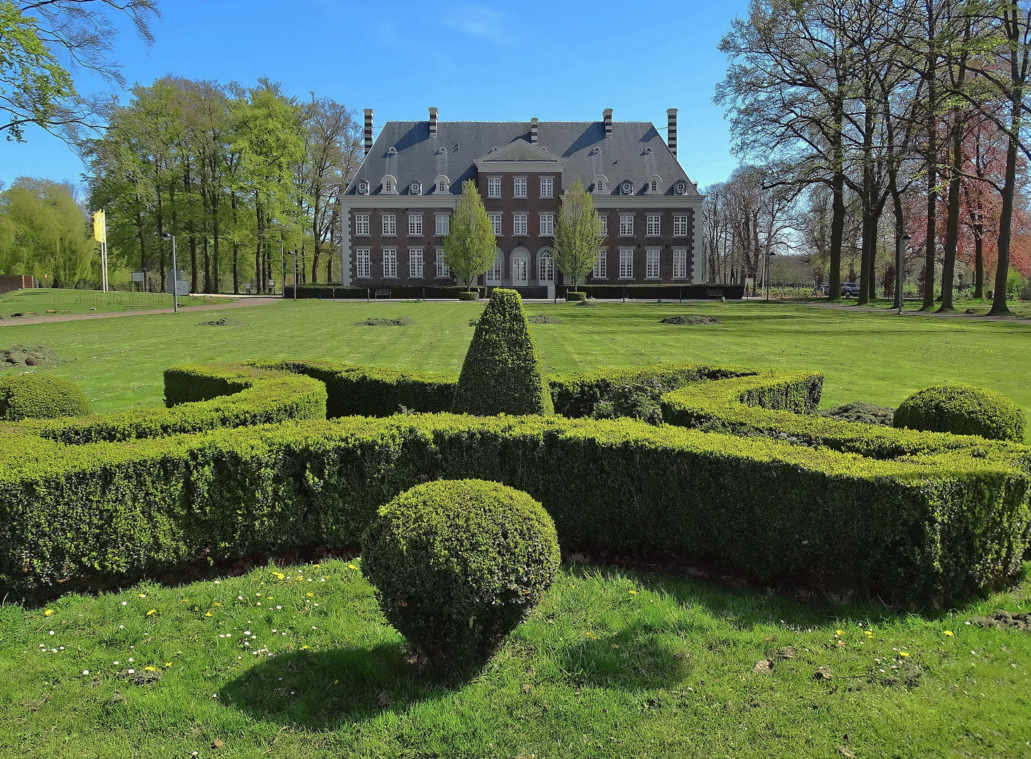 Frühling im Maasland - Schloß Pietersheim