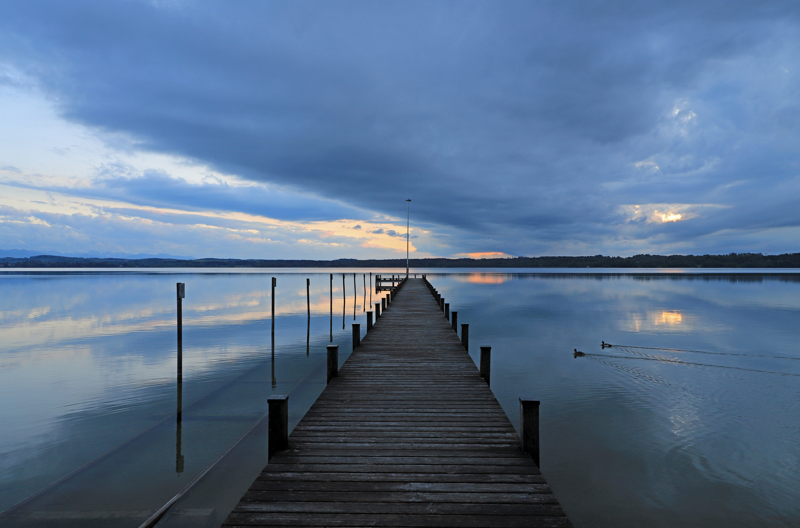 Frühlingsabend am See