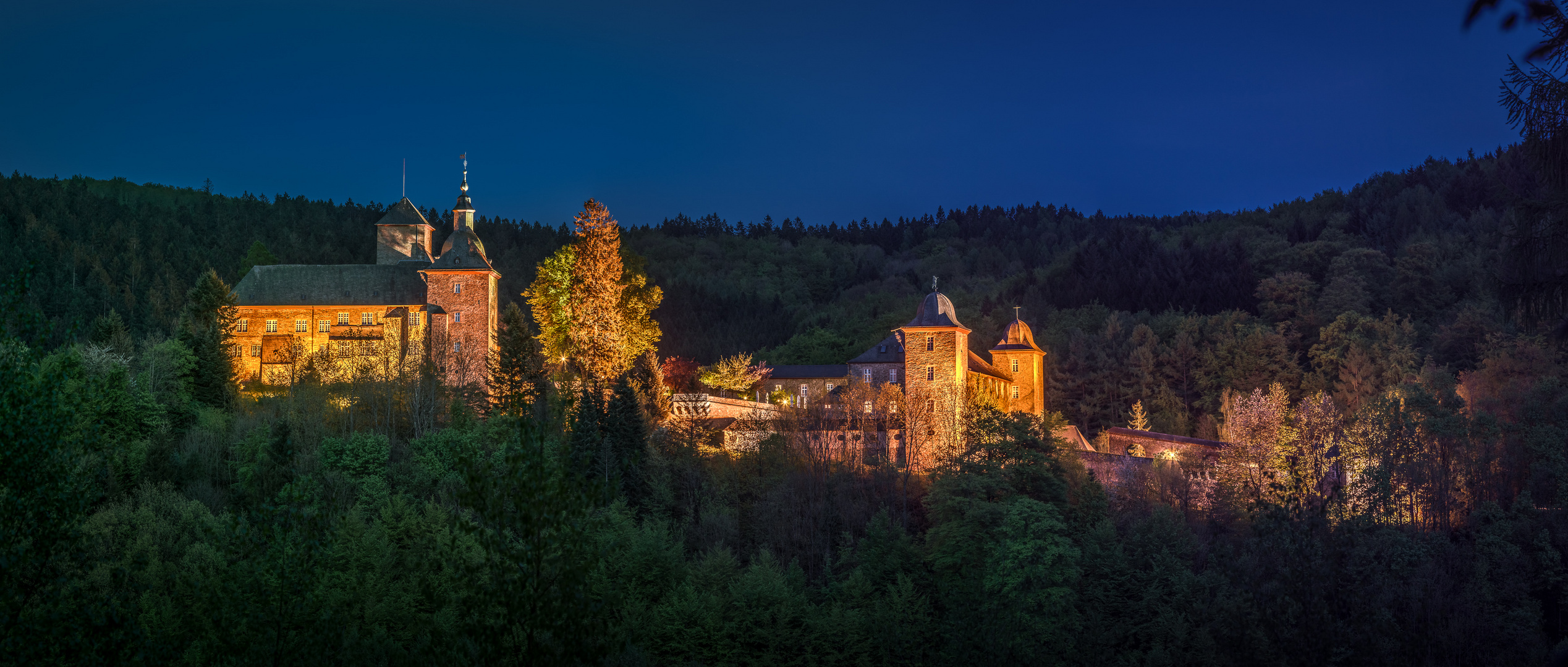 Frühlingsabend an Burg Schnellenberg