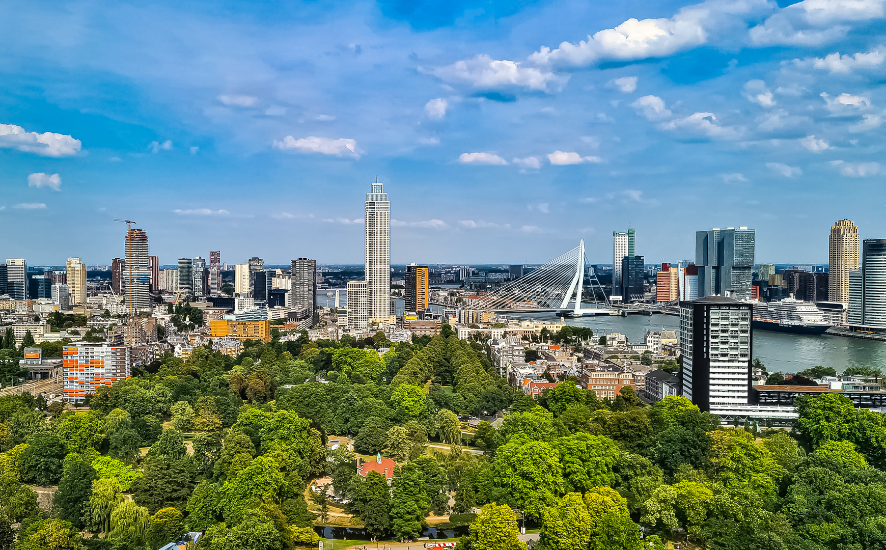 FRÜHLINGSANFANG Rotterdam Skyline