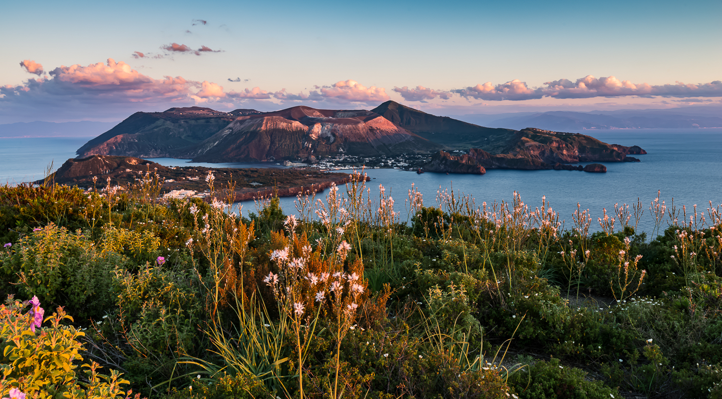 Frühlingsblick nach Vulcano