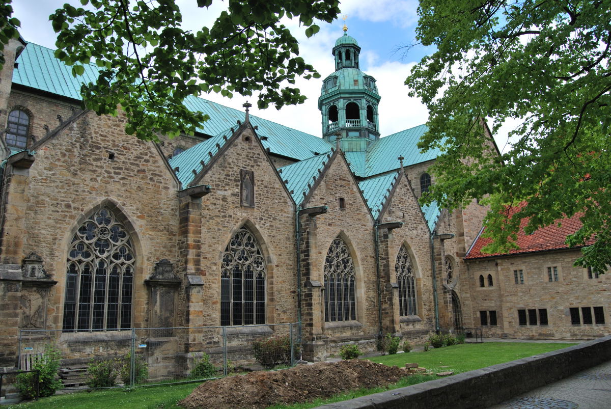 Frühlingsboten am Dom zu Hildesheim