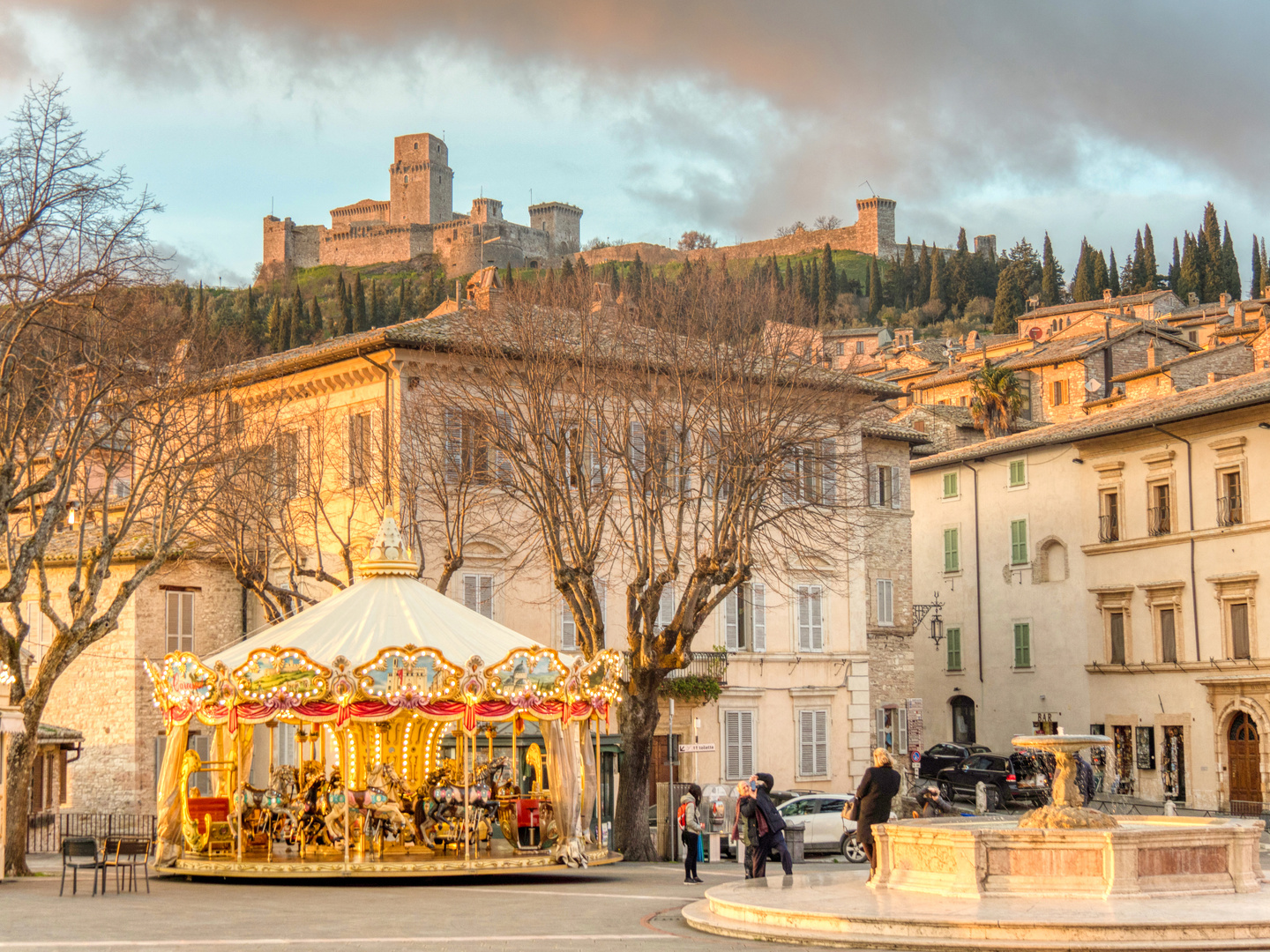 Frühlingserwachen auf der Piazza Santa Chiara