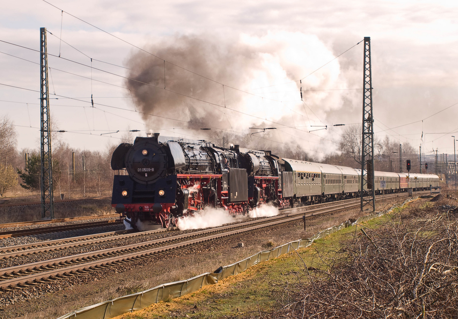 Frühlingsexpress bei der Ausfahrt aus Zwickau