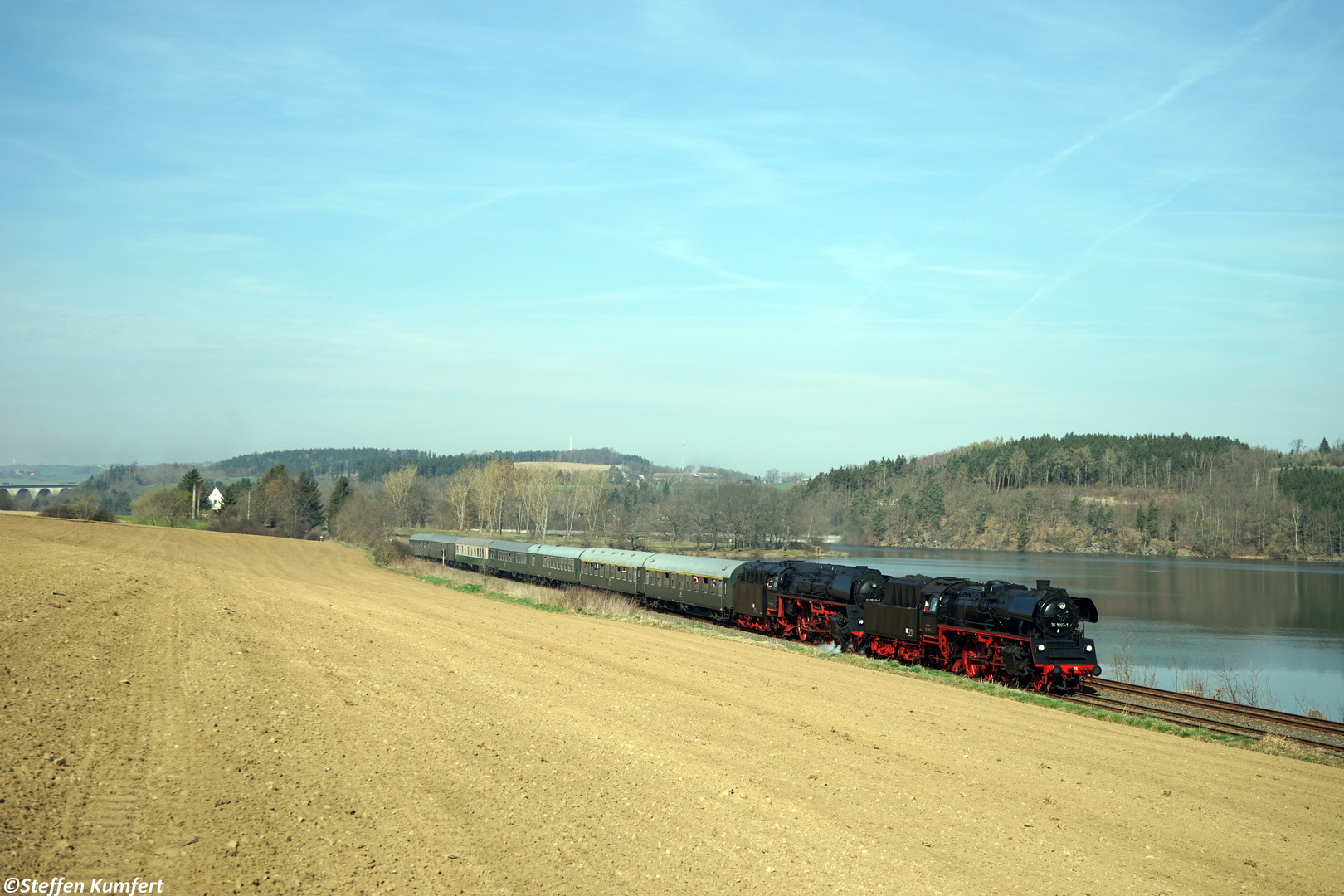 Frühlingsexpress mit 35 1097 und 01 509