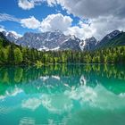 Frühlingsfarben am Bergsee