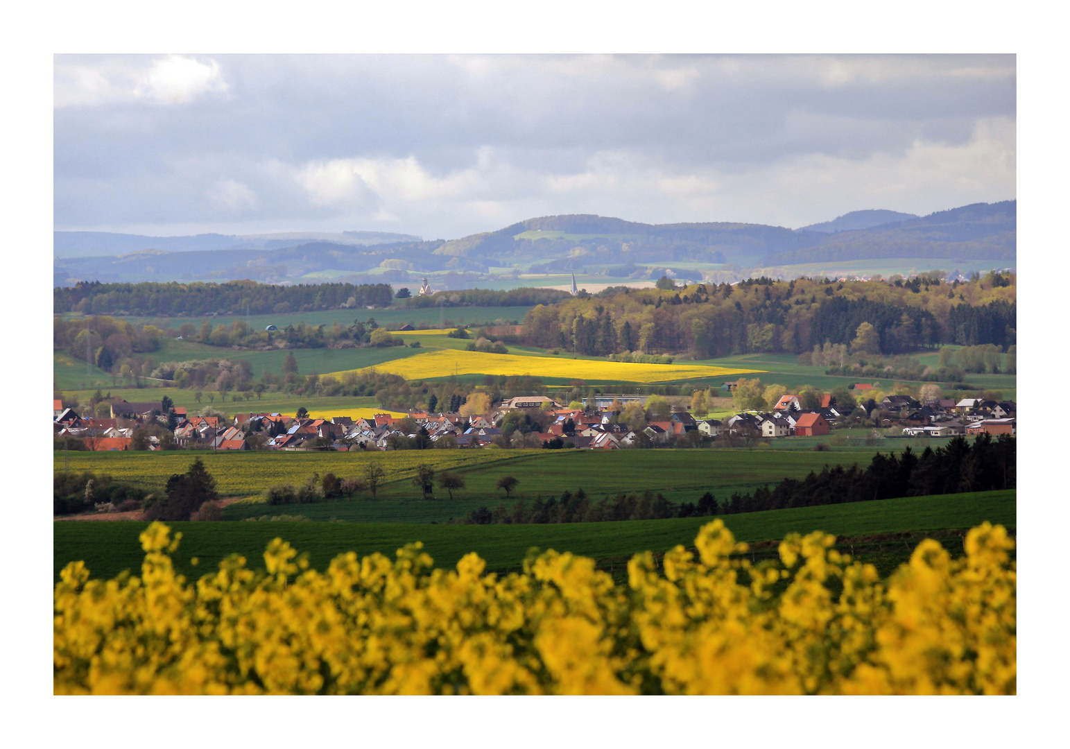 Frühlingsfarben (Blick in Richtung Korbach Nordhessen)