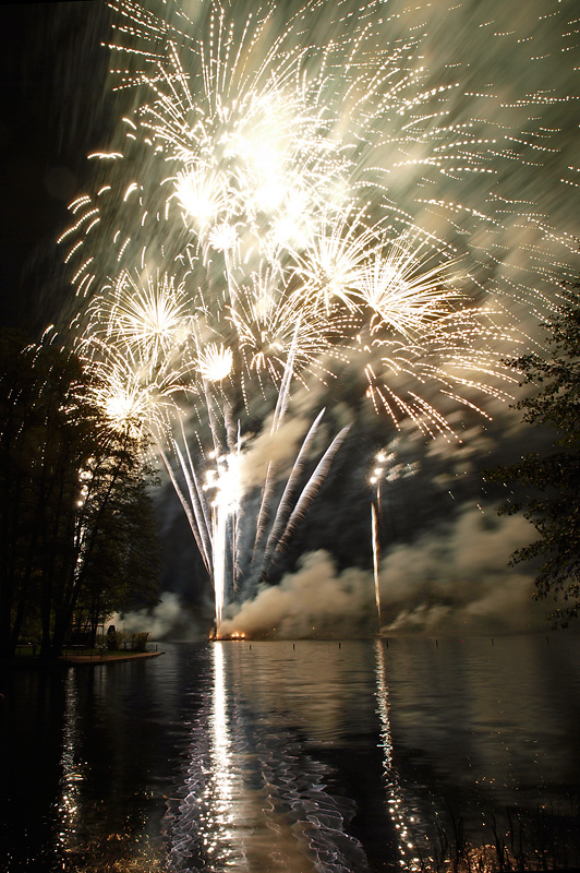 Frühlingsfest - nachgeholtes Feuerwerk am Dutzendteich