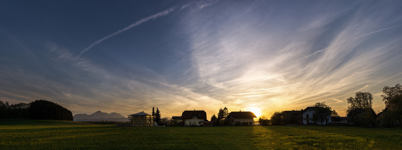 frühlingshafter Sonnenuntergang