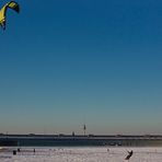 FRÜHLINGSHIMMEL ÜBER DEM TEMPELHOFER FELD