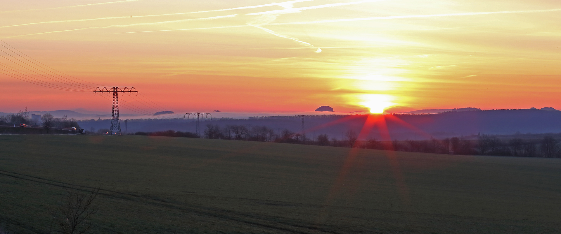Frühlingsmorgen in einer neuen Bearbeitung mit dem Sonnenaufgang über dem Lilienstein