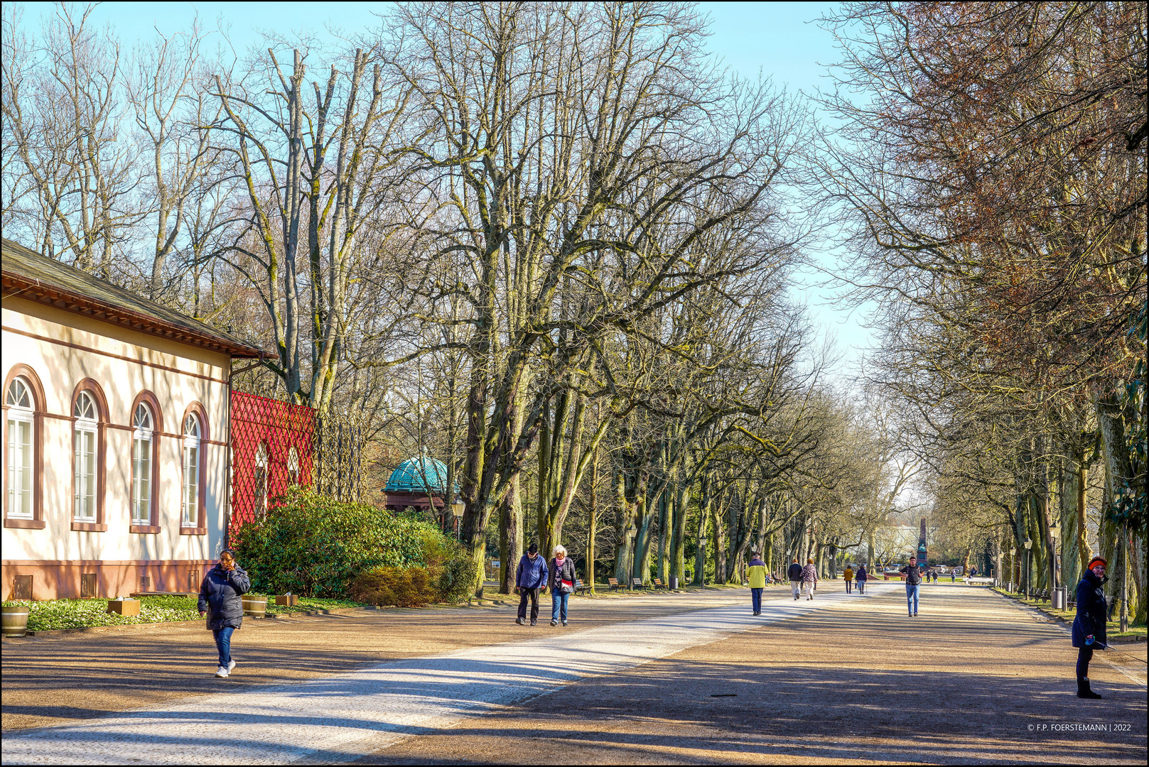 Frühlingssonne auf der Promenade