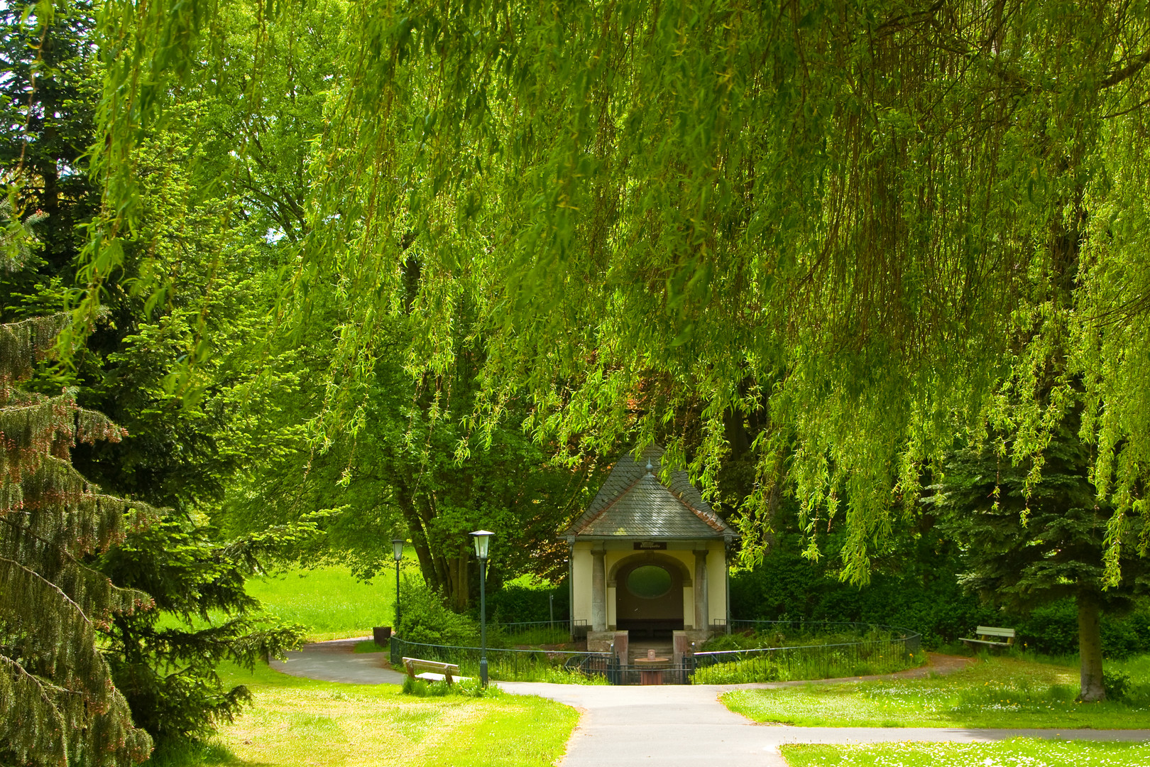 Frühlingsspaziergang durch den unteren Kurpark von Bad Salzhausen